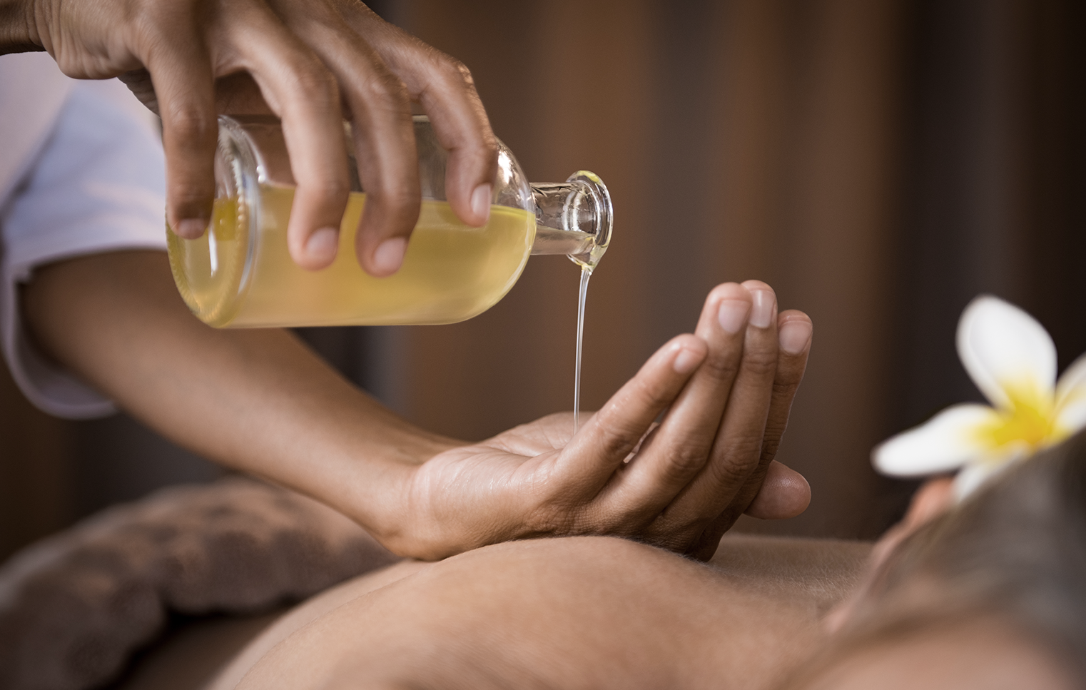 Lady getting an oil massage at the Kingsbury Spa