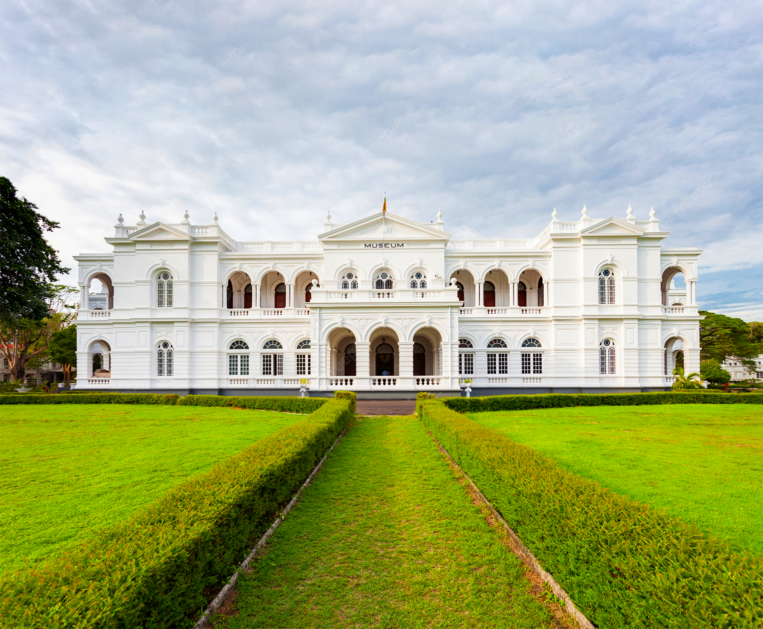 Garden and front view of the Colombo Museum