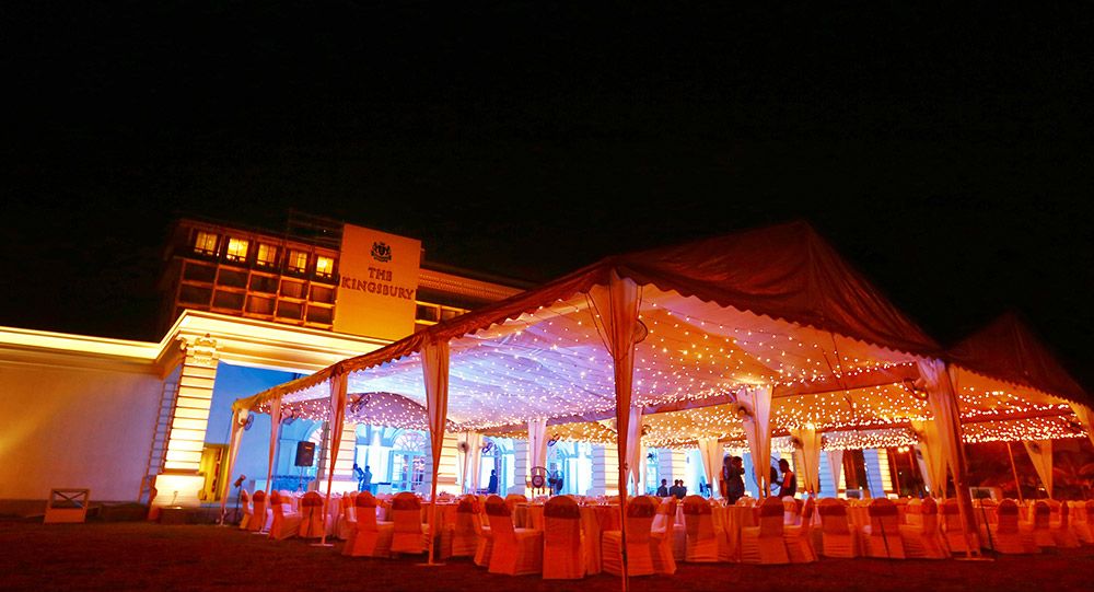 Romantic Oval outdoor wedding venue at The Kingsbury Hotel