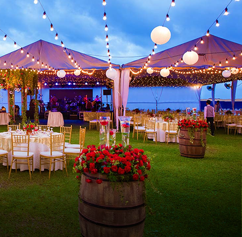 Beautifull outdoor wedding venue at The Kingsbury Hotel