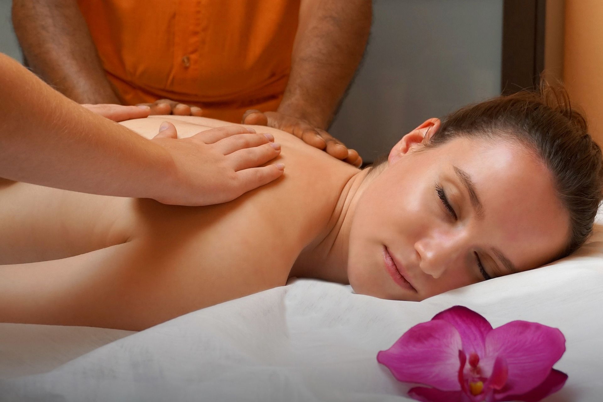 Lady getting an ayurveda massage at The Kingsbury Hotel Spa