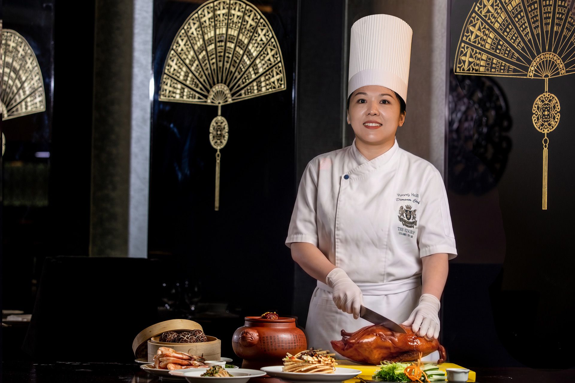 A chef preparing food in the Yue Chuan Restaurant at The Kingsbury Colombo